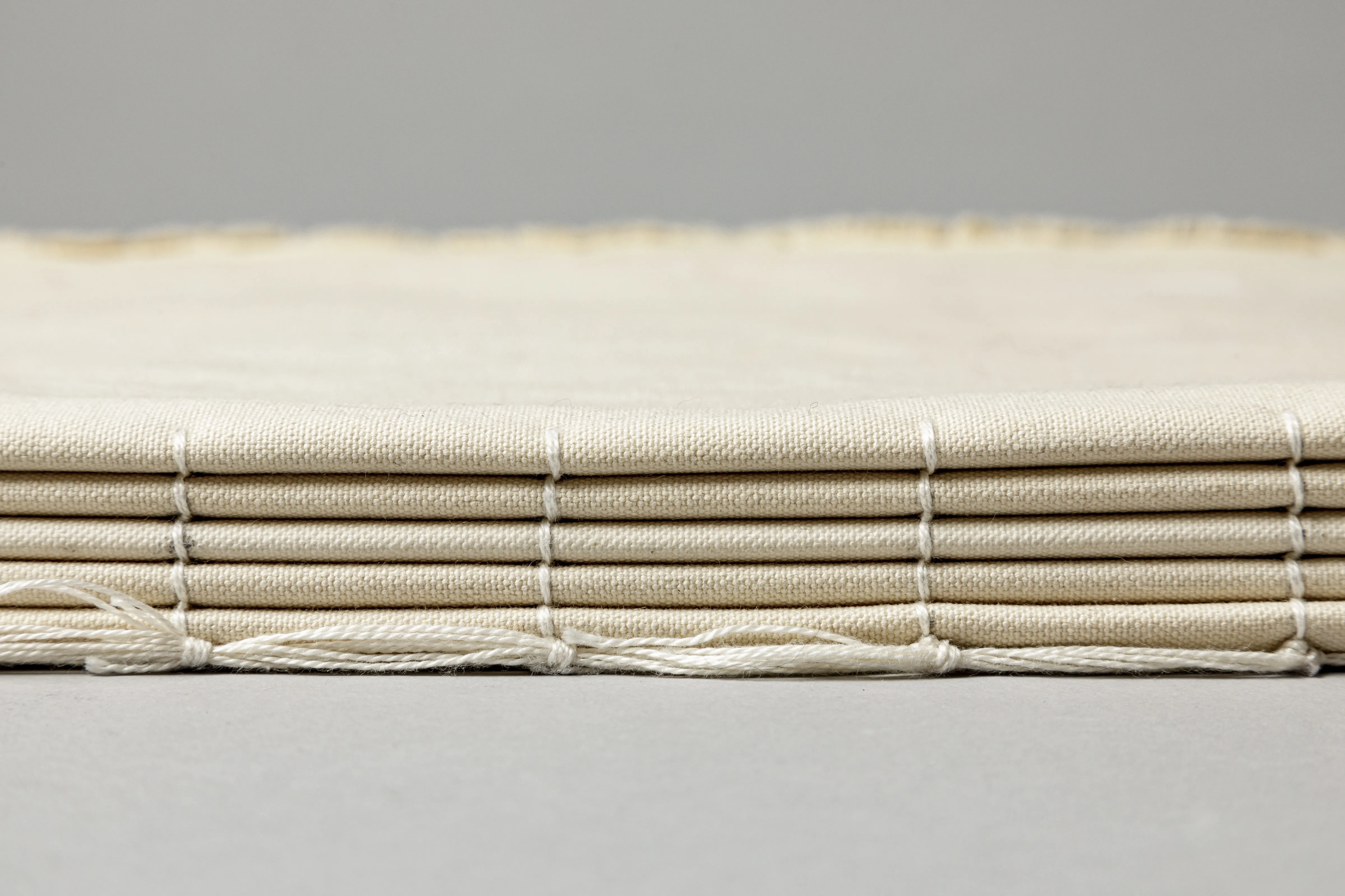 BONDS — œuvre textile d’Elisabeth Raphael (6/17)