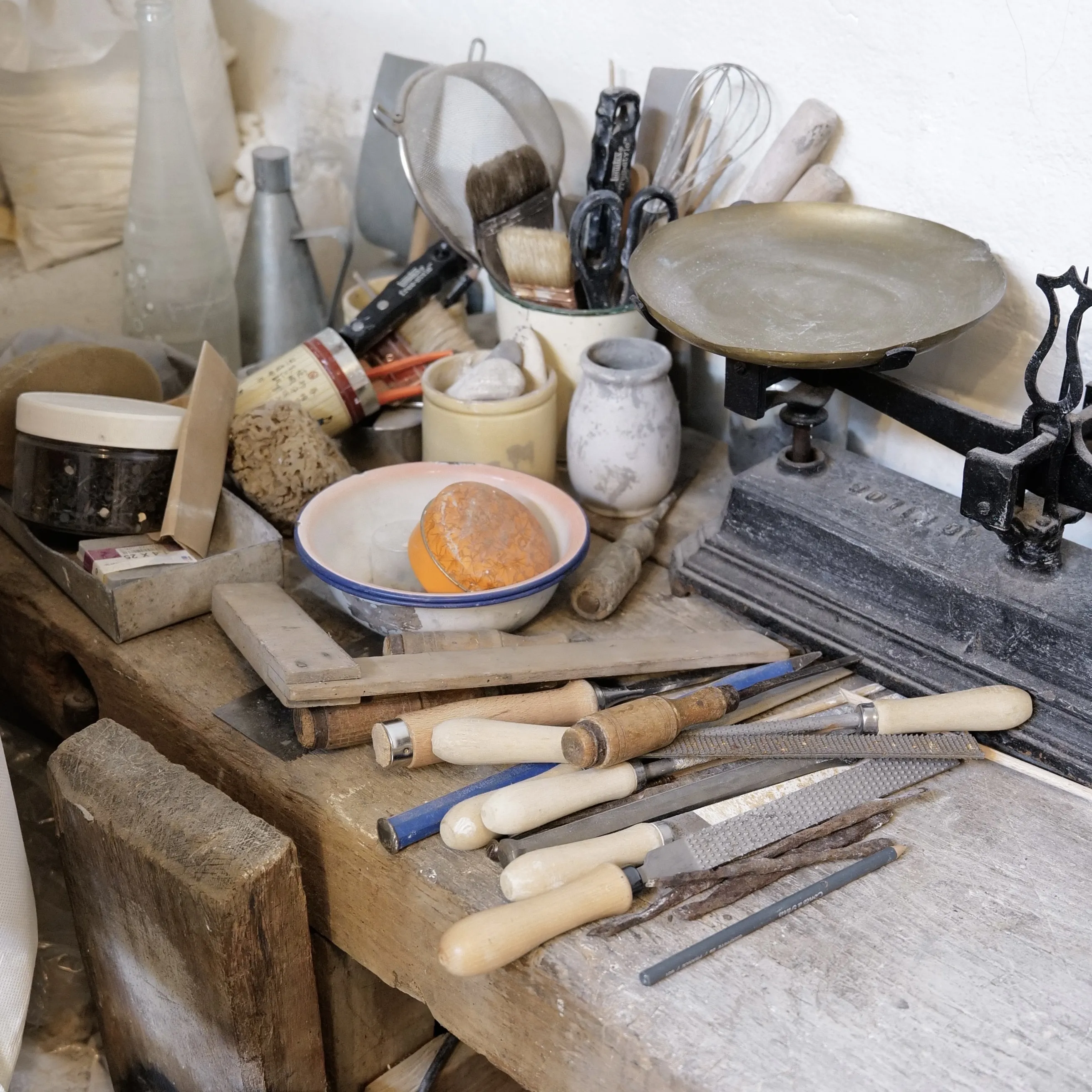 Elisabeth Raphael, her studio and her home, between Paris and Jerusalem (8/33)